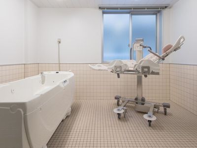 利用者の安全な入浴支援設備