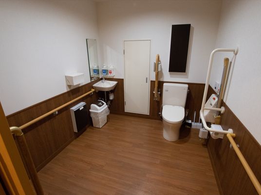 バリアフリー設計のトイレ