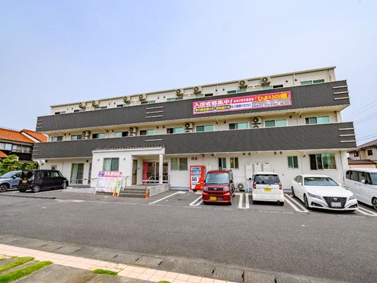 多階層の施設外観