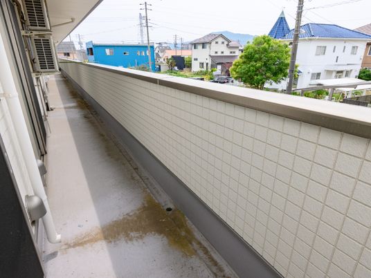 広いバルコニーの様子
