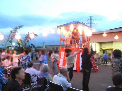 賑やかな広場