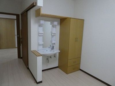 清潔な居室の洗面台