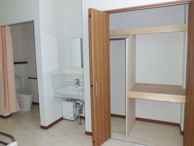 居室の洗面台とトイレ