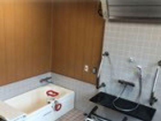落ち着いた浴室