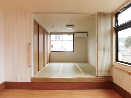 明るく広々とした居室