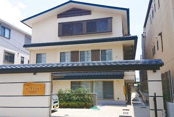 落ち着いた雰囲気の外観