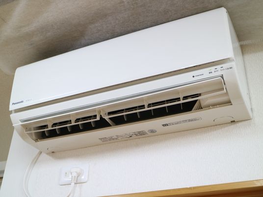 壁掛けのエアコン