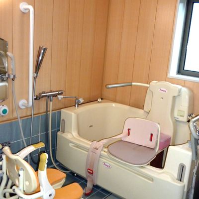 優しい色合いの浴室