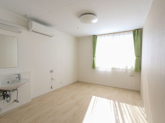 明るく清潔な居室