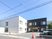 清潔感のあるモダンな建物前面