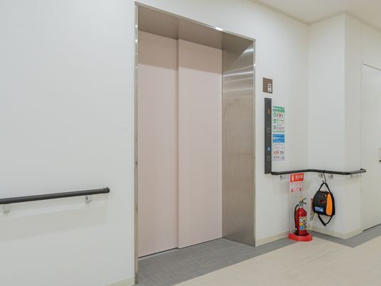 安全設備の整ったエレベーター