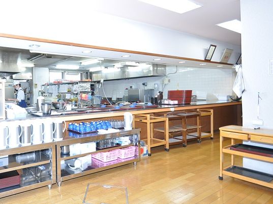 清潔な厨房の光景