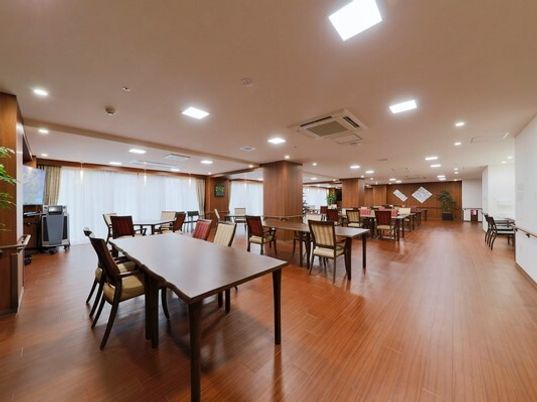 広々とした明るいダイニング
