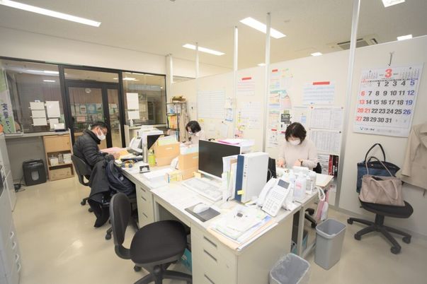 事務作業をするスタッフの部屋