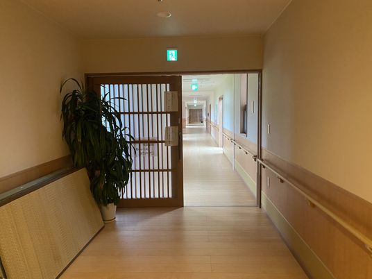 明るい廊下の様子