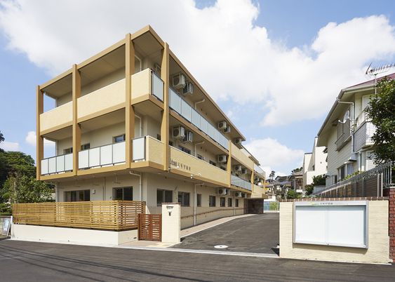3階建ての建物外観