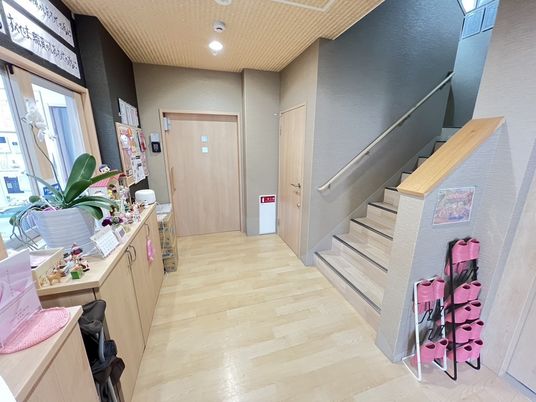 明るいエントランス風景