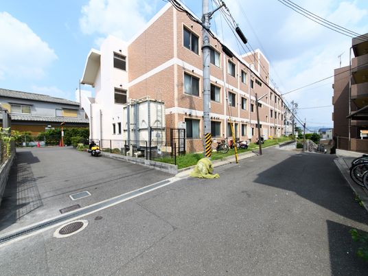 静かな街並と建物