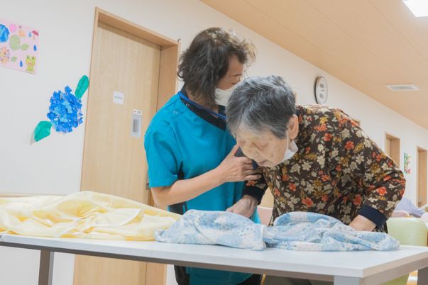 支援を受ける高齢者
