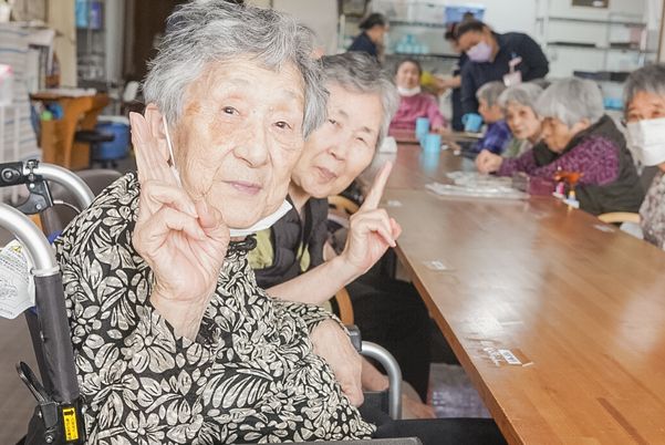 笑顔のお年寄り達