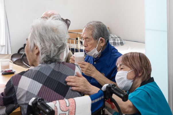 食事の様子施設の食堂