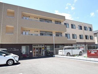 入口が明るい建物