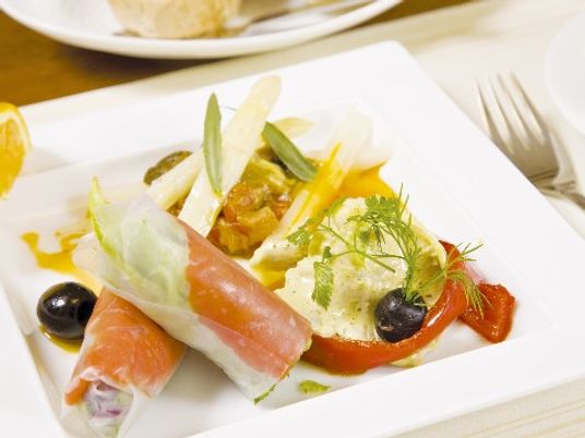 カラフルな料理一皿