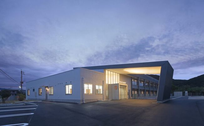 スタイリッシュな建物外観