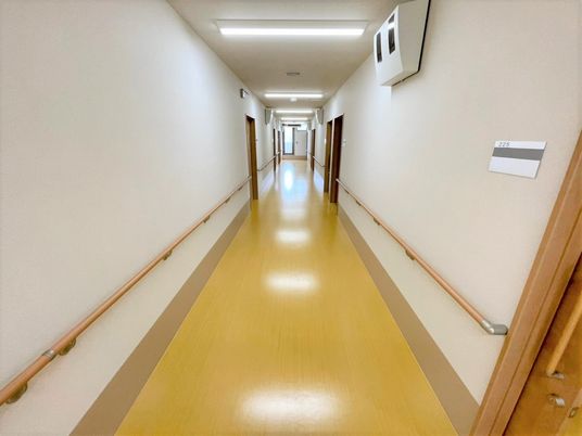 清潔感ある廊下末尾