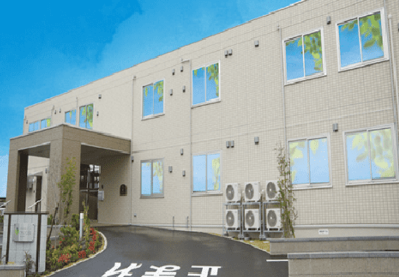 広々とした施設の外観