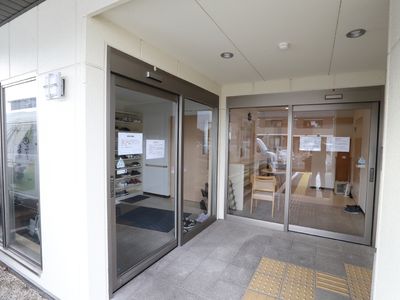 明るいエントランスの様子