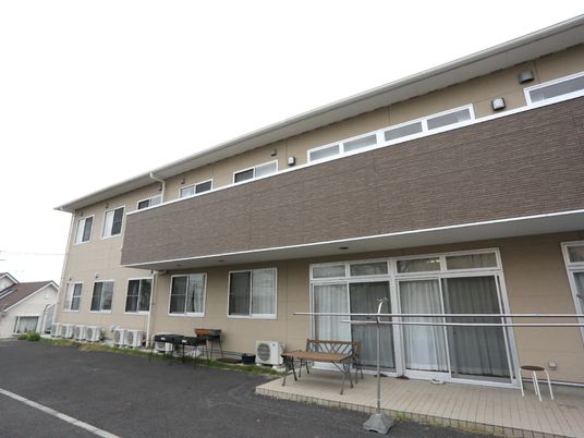 広々とした建物の外観