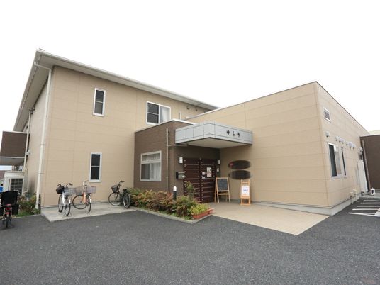 外観の建物エントランス