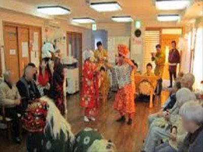浴衣姿で踊るイベント