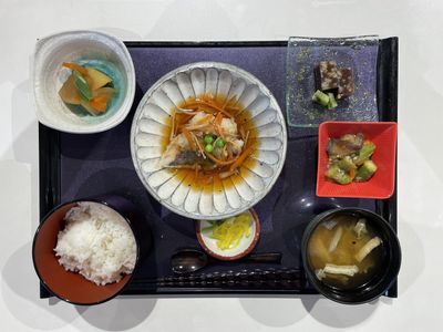 日中の明るい機能訓練室