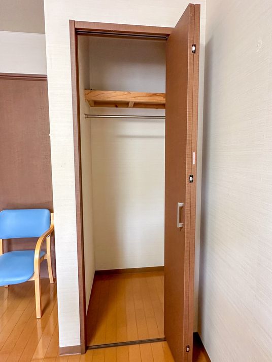 居室の開放的なクローゼット
