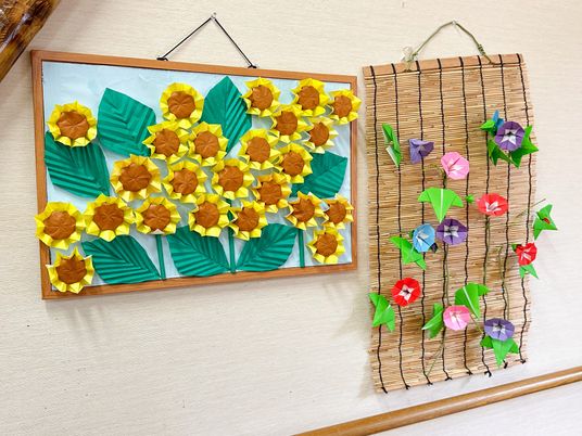手作りの壁飾りが心温まる空間