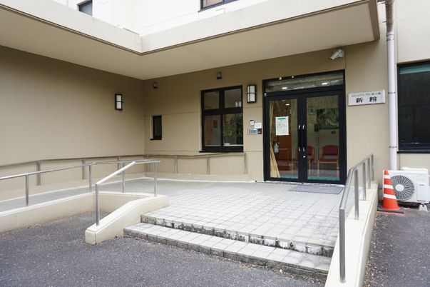 清潔な建物のエントランス