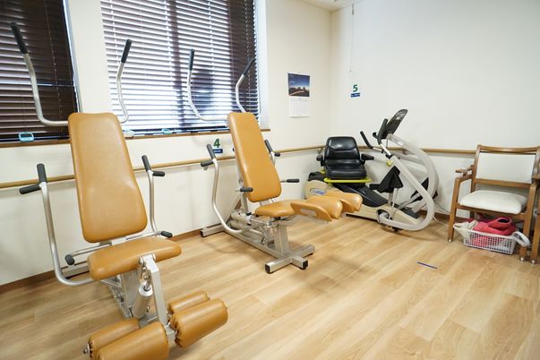 運動訓練機器のある室内
