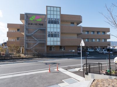 現代的デザインの建物外観