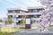 桜が咲く春の外観