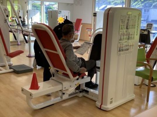トレーニング機器と利用者