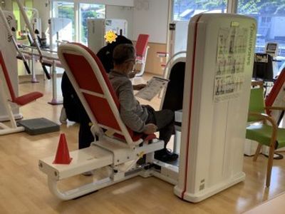 トレーニング機器と利用者
