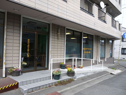 清潔感あるエントランス