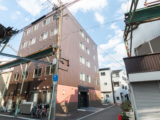 シンプルな外観建物