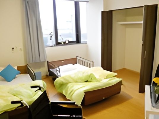 明るい個室の居室