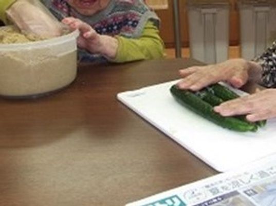 料理活動を行う手元