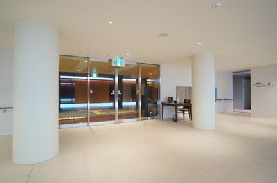 開放的なエントランス空間