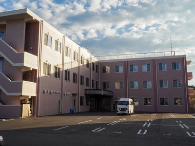 ピンクの建物の外観