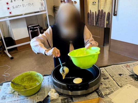 調理を楽しむ風景